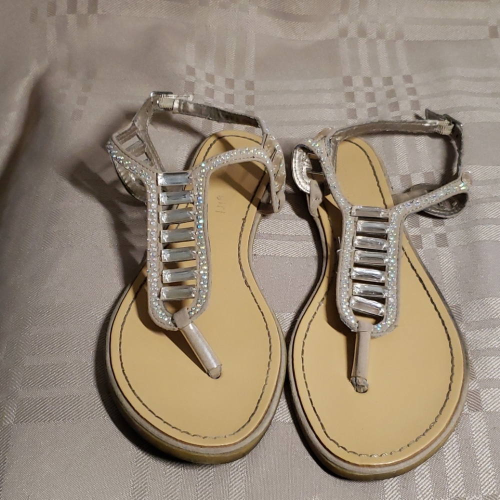 Madden Girl Sling Back Thong 💥